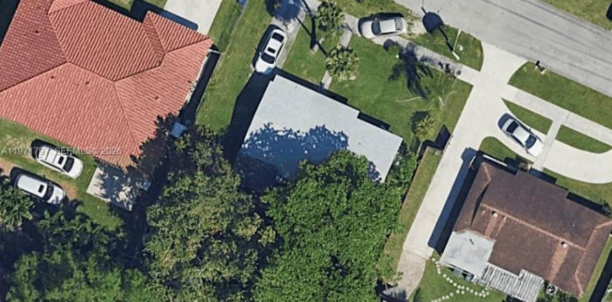 House in Miami, Florida 3 bedrooms № 2043793