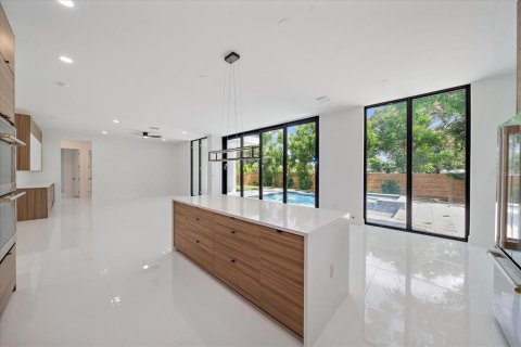 House in Sarasota, Florida 4 bedrooms, 253.25 sq.m. № 1894044 - photo 10