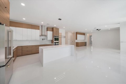 House in Sarasota, Florida 4 bedrooms, 253.25 sq.m. № 1894044 - photo 7
