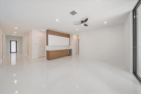 House in Sarasota, Florida 4 bedrooms, 253.25 sq.m. № 1894044 - photo 13