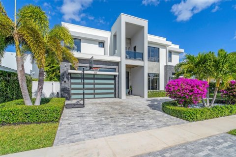 House in Boca Raton, Florida 5 bedrooms, 406.73 sq.m. № 2040842 - photo 3