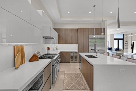 House in Boca Raton, Florida 5 bedrooms, 406.73 sq.m. № 2040842 - photo 13