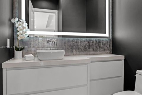 House in Boca Raton, Florida 5 bedrooms, 406.73 sq.m. № 2040842 - photo 30