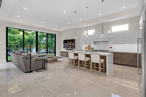 House in Boca Raton, Florida 5 bedrooms, 406.73 sq.m. № 2040842 - photo 11