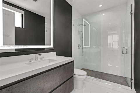 House in Boca Raton, Florida 5 bedrooms, 406.73 sq.m. № 2040842 - photo 27