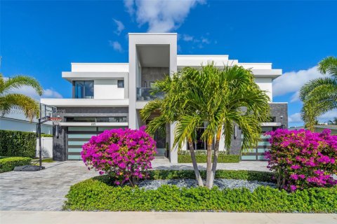 House in Boca Raton, Florida 5 bedrooms, 406.73 sq.m. № 2040842 - photo 2