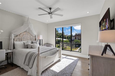 House in Boca Raton, Florida 5 bedrooms, 406.73 sq.m. № 2040842 - photo 24