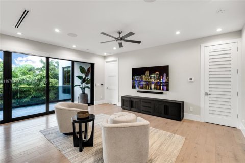 House in Boca Raton, Florida 5 bedrooms, 406.73 sq.m. № 2040842 - photo 20