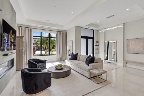 House in Boca Raton, Florida 5 bedrooms, 406.73 sq.m. № 2040842 - photo 7