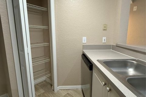 Condo in Lutz, Florida, 1 bedroom  № 1870954 - photo 13