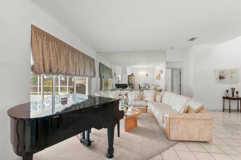Casa en venta en Temple Terrace, Florida, 5 dormitorios, 256.5 m2 № 1898643 - foto 6