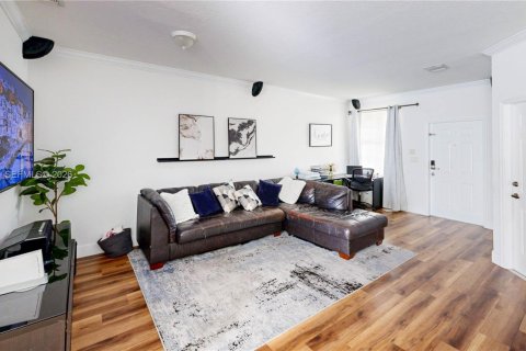 Touwnhouse à vendre à Miami, Floride: 3 chambres, 127.09 m2 № 2085459 - photo 9