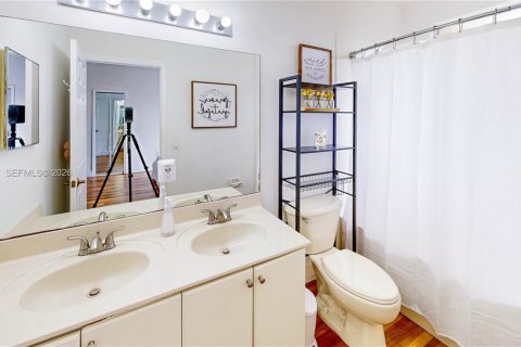 Touwnhouse à vendre à Miami, Floride: 3 chambres, 127.09 m2 № 2085459 - photo 24