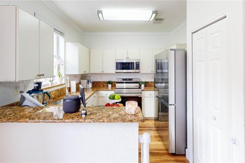 Touwnhouse à vendre à Miami, Floride: 3 chambres, 127.09 m2 № 2085459 - photo 16