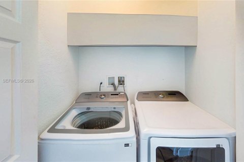 Touwnhouse à vendre à Miami, Floride: 3 chambres, 127.09 m2 № 2085459 - photo 21