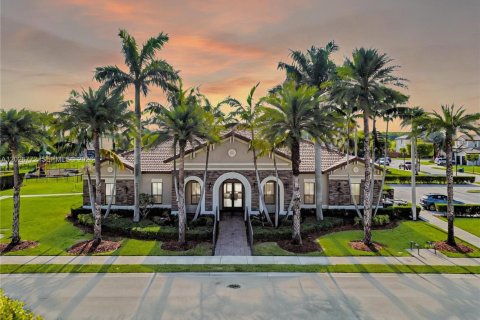 Touwnhouse à vendre à Miami, Floride: 3 chambres, 127.09 m2 № 2085459 - photo 2