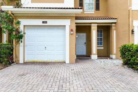 Touwnhouse à vendre à Miami, Floride: 3 chambres, 127.09 m2 № 2085459 - photo 4