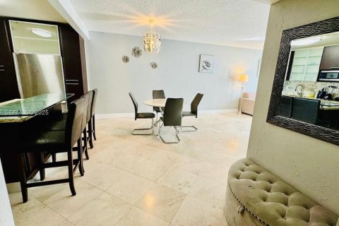 Снять в аренду кондоминиум в Санни-Айлс-Бич, Флорида 1 спальня, 92.9м2, № 1992728 - фото 10