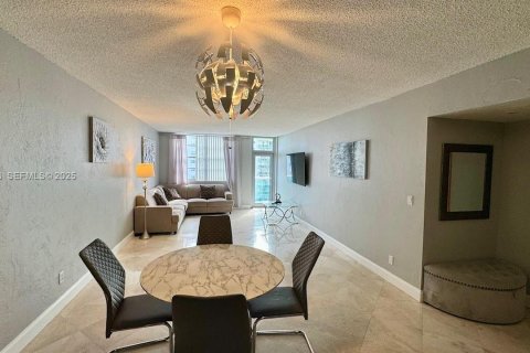 Снять в аренду кондоминиум в Санни-Айлс-Бич, Флорида 1 спальня, 92.9м2, № 1992728 - фото 16