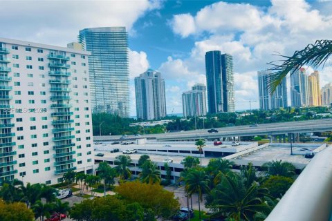 Снять в аренду кондоминиум в Санни-Айлс-Бич, Флорида 1 спальня, 92.9м2, № 1992728 - фото 3