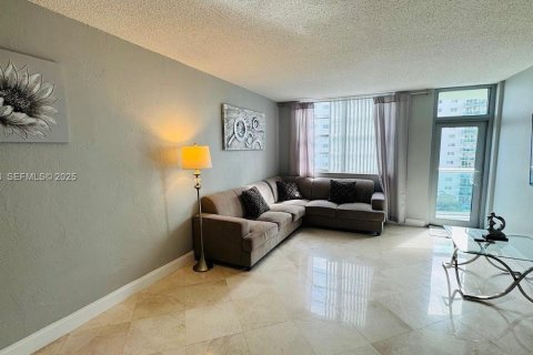 Снять в аренду кондоминиум в Санни-Айлс-Бич, Флорида 1 спальня, 92.9м2, № 1992728 - фото 17