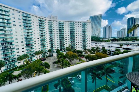 Снять в аренду кондоминиум в Санни-Айлс-Бич, Флорида 1 спальня, 92.9м2, № 1992728 - фото 4