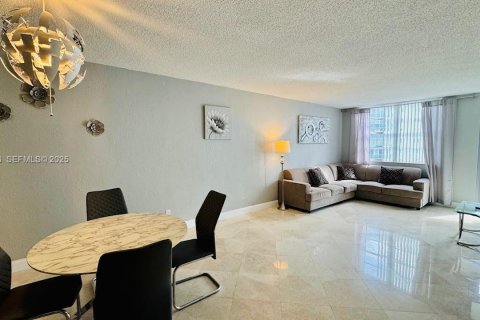 Снять в аренду кондоминиум в Санни-Айлс-Бич, Флорида 1 спальня, 92.9м2, № 1992728 - фото 11