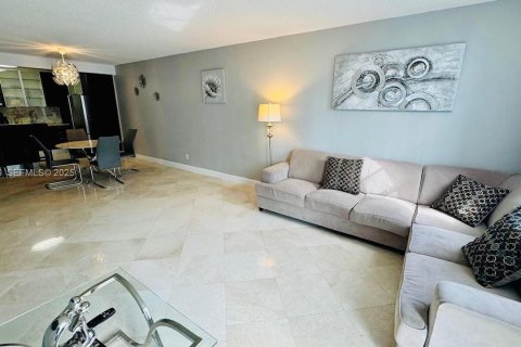 Снять в аренду кондоминиум в Санни-Айлс-Бич, Флорида 1 спальня, 92.9м2, № 1992728 - фото 18