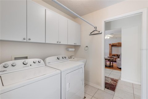 House in Tavares, Florida 3 bedrooms, 163.14 sq.m. № 2117227 - photo 25