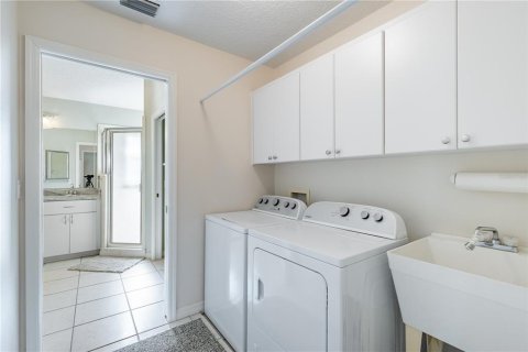 House in Tavares, Florida 3 bedrooms, 163.14 sq.m. № 2117227 - photo 26