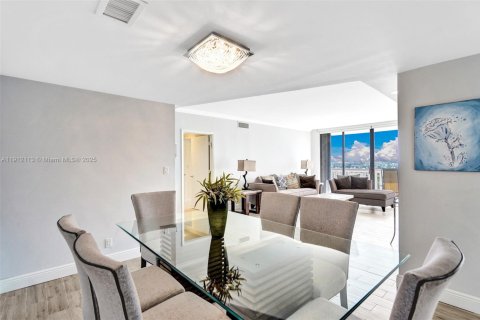 Condominio en alquiler en Aventura, Florida, 2 dormitorios, 141.21 m2 № 2076942 - foto 18
