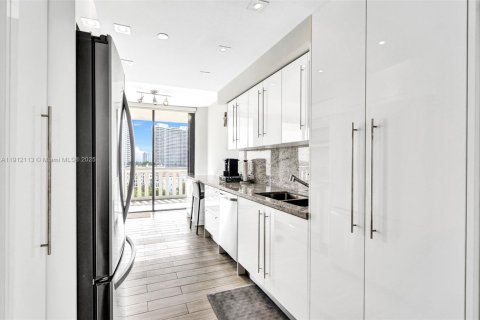 Condo in Aventura, Florida, 2 bedrooms  № 2076942