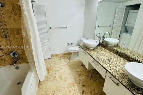 Condominio en alquiler en Miami, Florida, 1 dormitorio, 98.29 m2 № 1996439 - foto 11