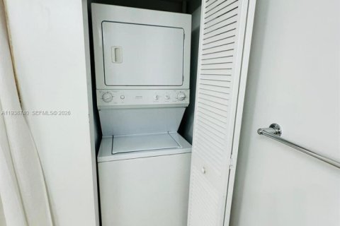 Condominio en alquiler en Miami, Florida, 1 dormitorio, 98.29 m2 № 1996439 - foto 10