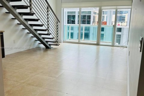 Condominio en alquiler en Miami, Florida, 1 dormitorio, 98.29 m2 № 1996439 - foto 3