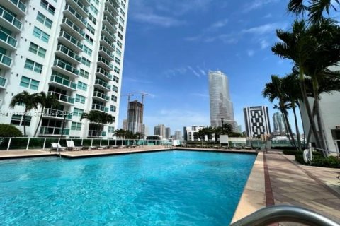 Condominio en alquiler en Miami, Florida, 1 dormitorio, 98.29 m2 № 1996439 - foto 4