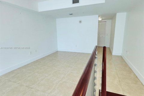 Condominio en alquiler en Miami, Florida, 1 dormitorio, 98.29 m2 № 1996439 - foto 7