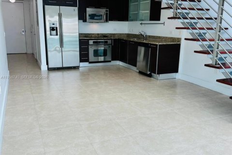 Condominio en Miami, Florida, 1 dormitorio  № 1996439