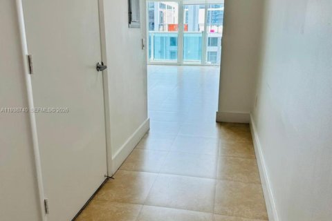 Condominio en alquiler en Miami, Florida, 1 dormitorio, 98.29 m2 № 1996439 - foto 9