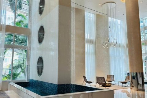 Condominio en alquiler en Miami, Florida, 1 dormitorio, 98.29 m2 № 1996439 - foto 16