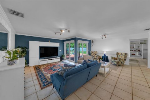 House in Miami, Florida 4 bedrooms, 200.02 sq.m. № 1762965 - photo 4