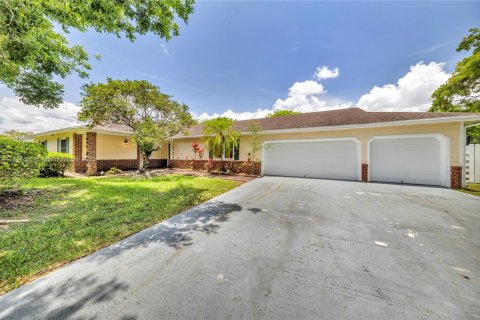 House in Miami, Florida 4 bedrooms, 200.02 sq.m. № 1762965 - photo 3