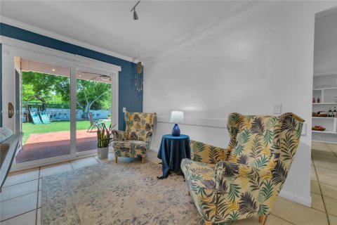 House in Miami, Florida 4 bedrooms, 200.02 sq.m. № 1762965 - photo 5