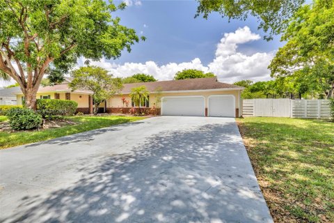 House in Miami, Florida 4 bedrooms, 200.02 sq.m. № 1762965 - photo 1