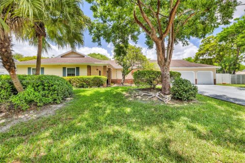House in Miami, Florida 4 bedrooms, 200.02 sq.m. № 1762965 - photo 2