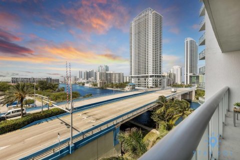 Copropriété à vendre à Hallandale Beach, Floride: 2 chambres, 96.34 m2 № 1934336 - photo 11