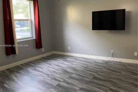 Commercial property in Pembroke Pines, Florida 1 bedroom, 285.49 sq.m. № 2042618 - photo 3