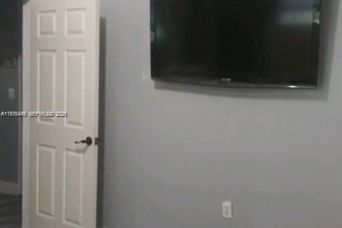 Commercial property in Pembroke Pines, Florida 1 bedroom, 285.49 sq.m. № 2042618 - photo 5