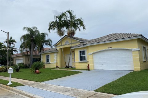 Commercial property in Pembroke Pines, Florida 1 bedroom, 285.49 sq.m. № 2042618
