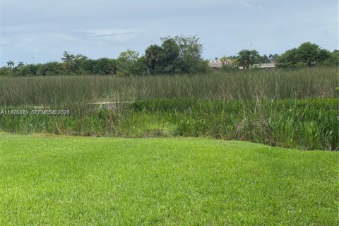 Commercial property in Pembroke Pines, Florida 1 bedroom, 285.49 sq.m. № 2042618 - photo 9